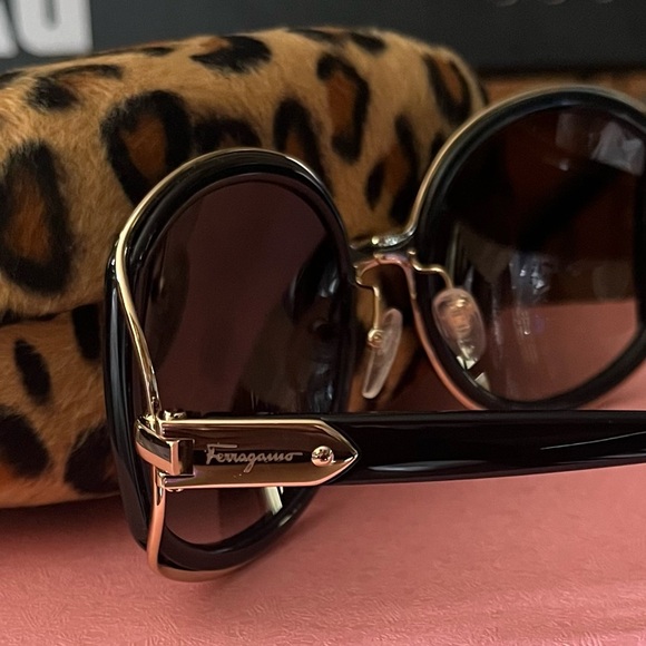 Stylish designer sunglasses - Picture 2 of 3